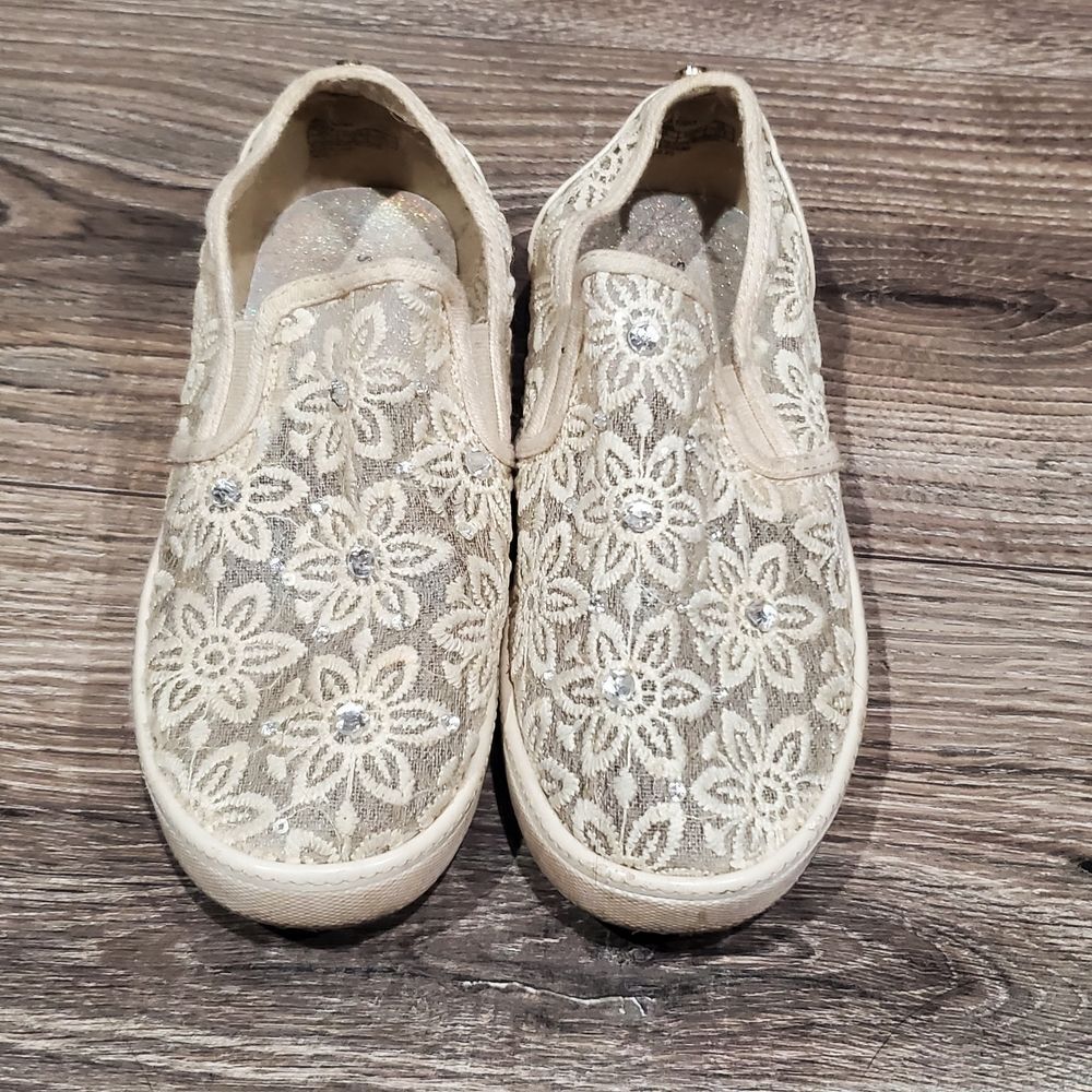 Girls Stuart Weitzman Sneakers Size 1 Cream Slip-On Sneakers